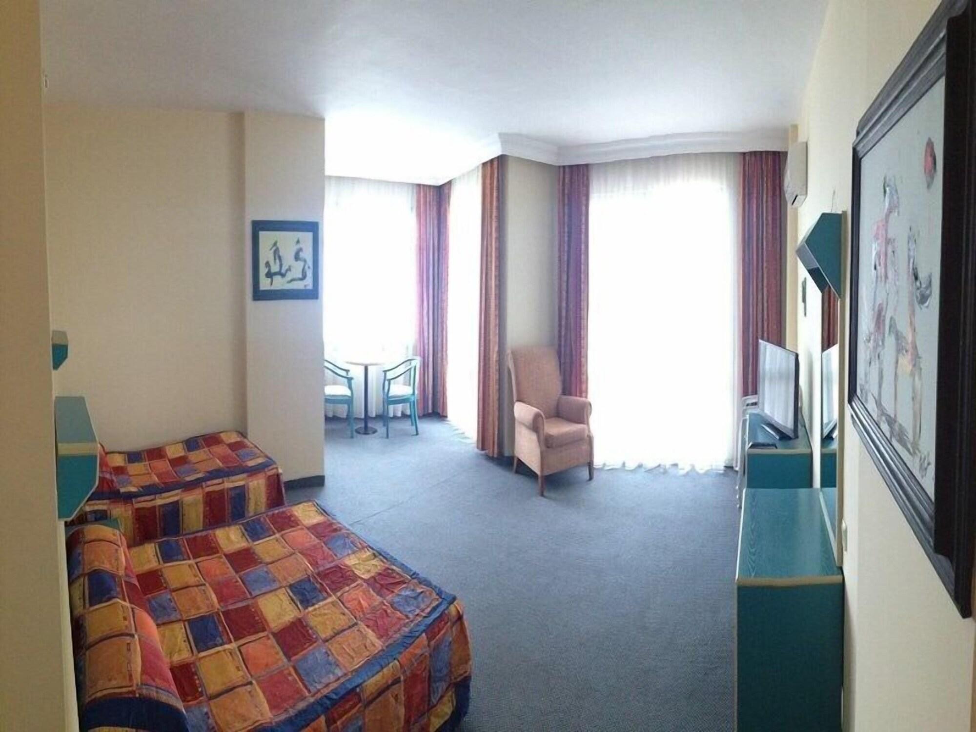 Merlin Beach Park Hotel Tosmur Экстерьер фото