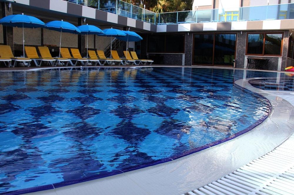 Merlin Beach Park Hotel Tosmur Экстерьер фото